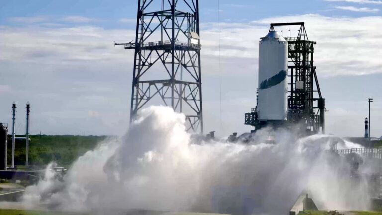 Blue Origin Accende il Secondo Stadio del Gigante Razzo New Glenn: Preparativi per il Lancio!