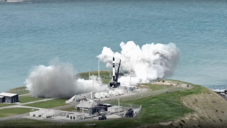 Rocket Lab Cancella All'Ultimo Istante il Lancio di 5 Satelliti IoT: Scopri il Motivo!