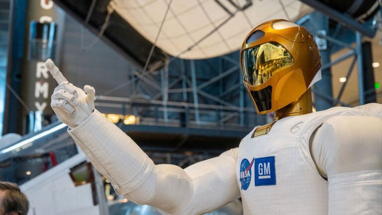 Robonaut-2: Il Ritorno Trionfale al Mondo della Nasa al Smithsonian!