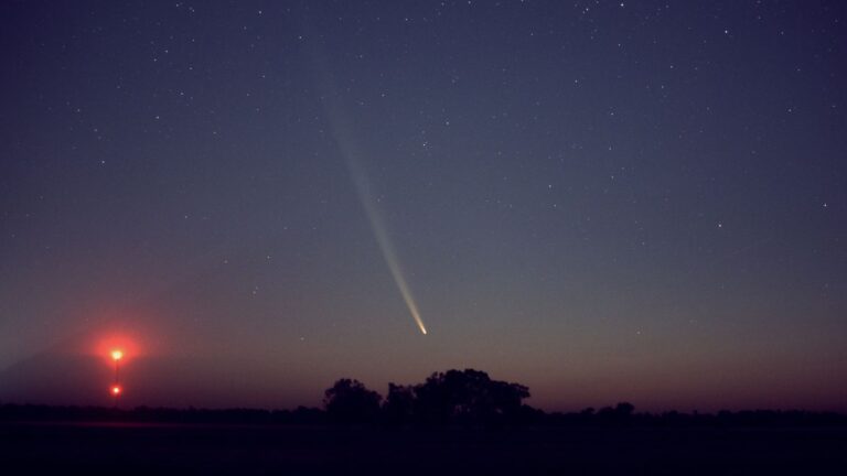 Scopri la Cometa Tsuchinshan-ATLAS: Come ammirarla nel cielo notturno!