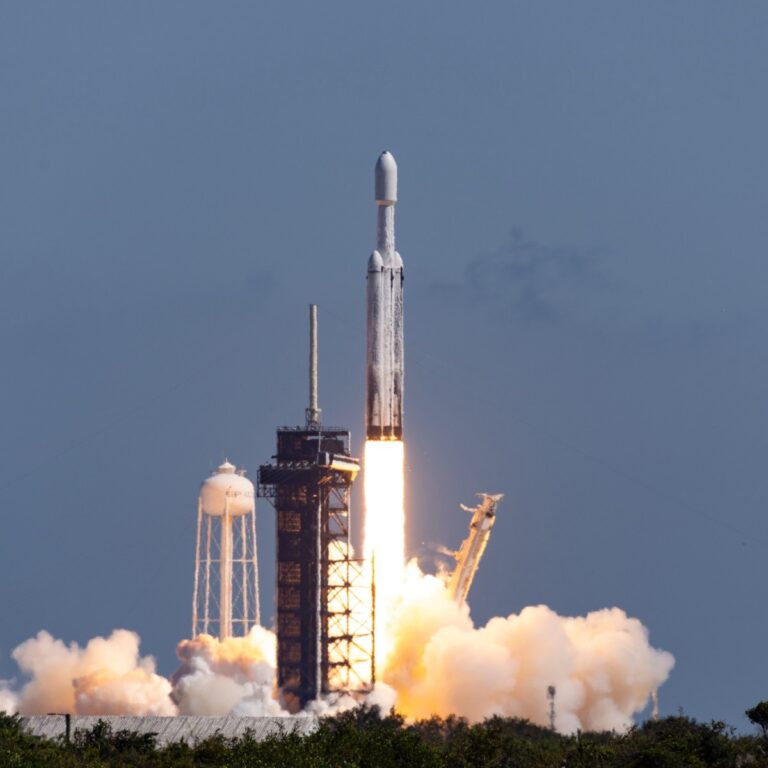 Falcon Heavy lancia la missione Europa Clipper della NASA!