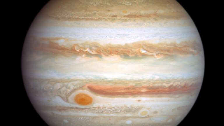 Il Grande Punto Rosso di Giove si stringe: scoperta sorprendente del telescopio Hubble (video)