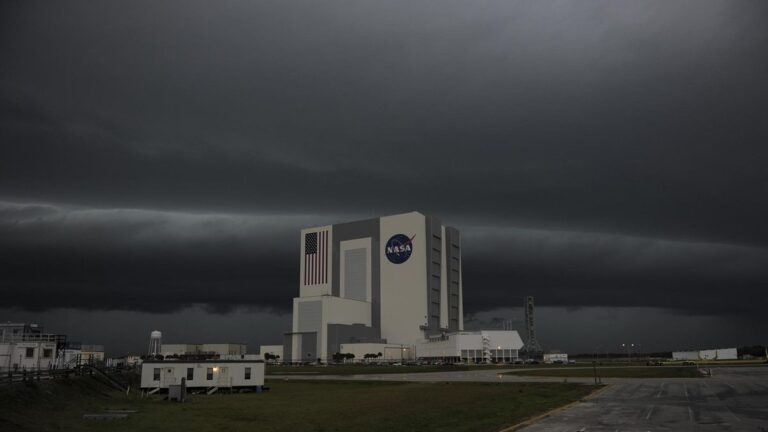 Nasa Protegge la Proba Europa Clipper mentre l'Uragano Milton Colpisce il Kennedy Space Center (Foto Esclusive)