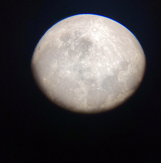 Foto della Luna scattata con un telescopio rifrattore acromatico